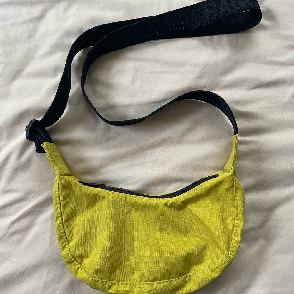 BAGGU Mini Crossbody Bag in Lemongrass